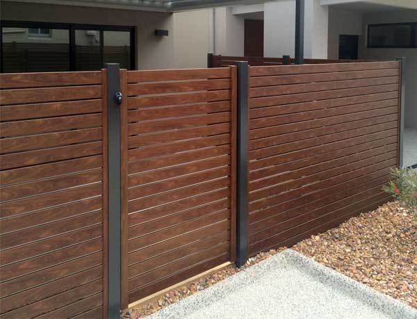 Woold grain slat fence